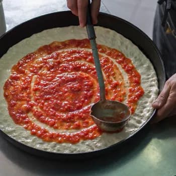 Pizza al trancio preparata artigianalmente